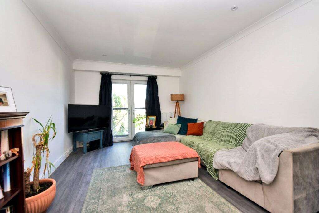 2 bed Apartment for rent in Banstead. From Winkworth - Banstead