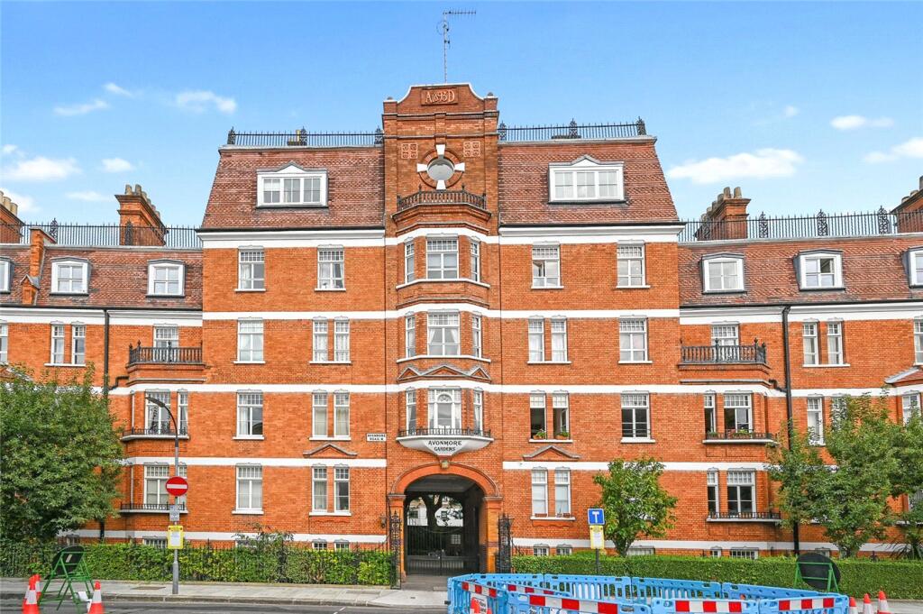 3 bed Apartment for rent in London. From Winkworth - Hammersmith