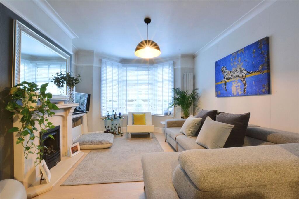 4 bed Mid Terraced House for rent in Woolwich. From Winkworth - Greenwich 4 bed Mid Terraced House for rent in Woolwich. From Winkworth - Greenwich