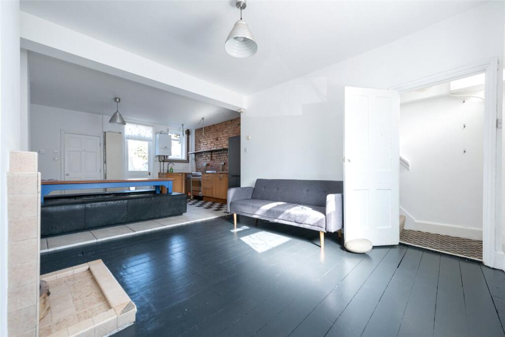 3 bed Mid Terraced House for rent in London. From Winkworth - Kensal Rise & Queen's Park