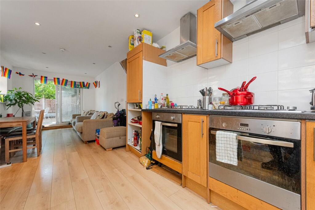 6 bed Mid Terraced House for rent in Willesden. From Winkworth - Kensal Rise & Queen's Park 6 bed Mid Terraced House for rent in Willesden. From Winkworth - Kensal Rise & Queen's Park