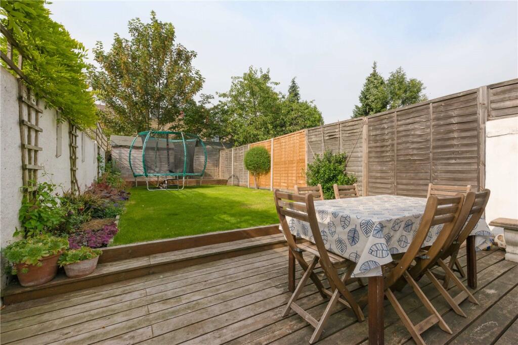 4 bed Mid Terraced House for rent in London. From Winkworth - Kensal Rise & Queen's Park