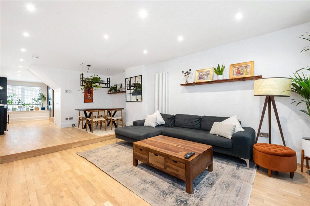 2 bed House (unspecified) for rent in London. From Winkworth - Shoreditch