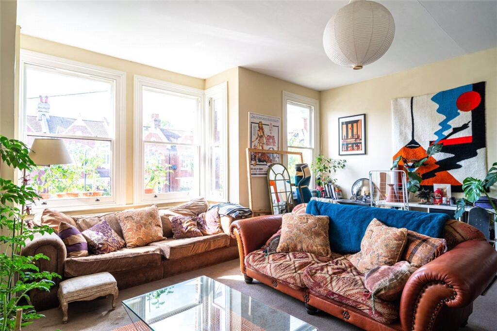 3 bed Apartment for rent in London. From Winkworth - Streatham
