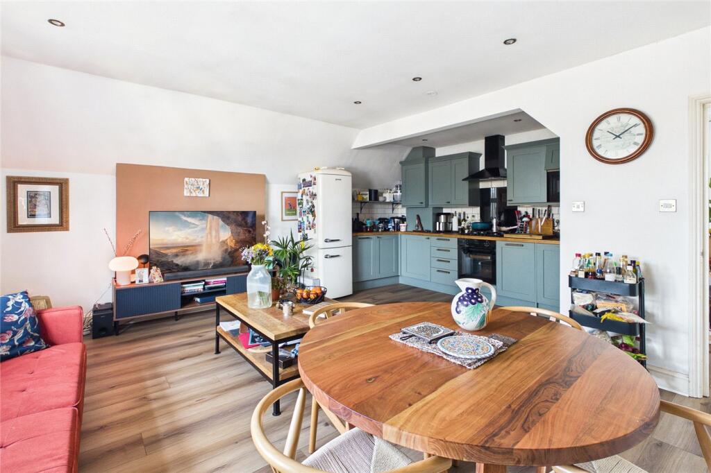 2 bed Apartment for rent in London. From Winkworth - Streatham