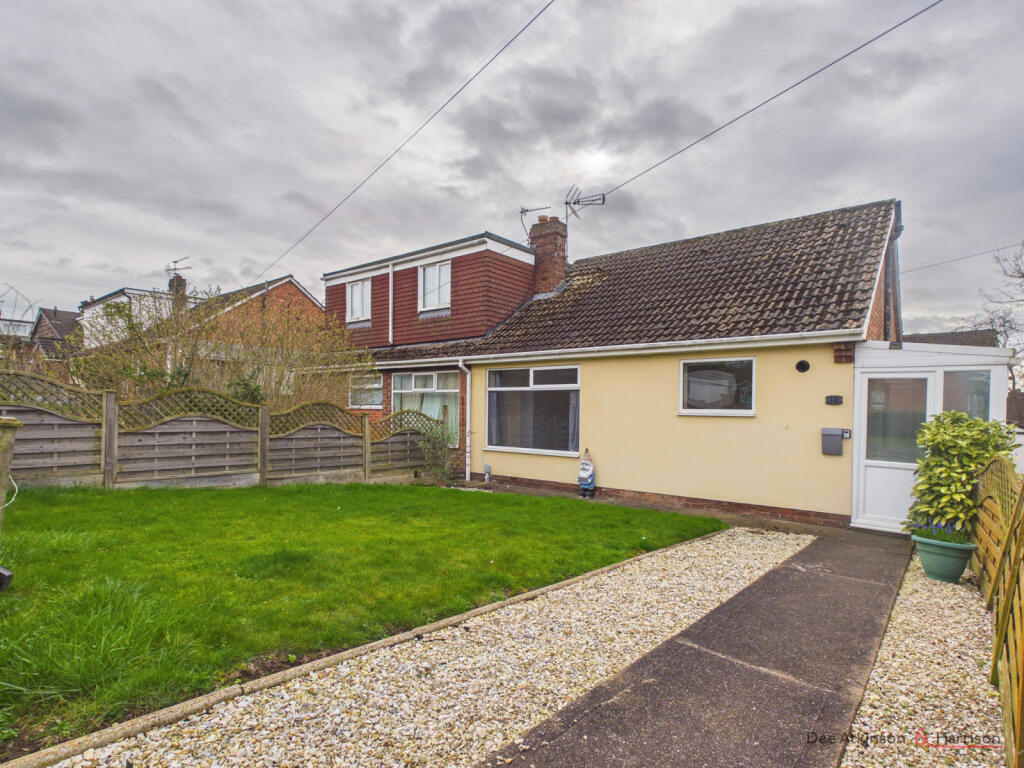 2 bed Semi-detached bungalow for rent in Market Weighton. From Dee Atkinson & Harrison - Driffield