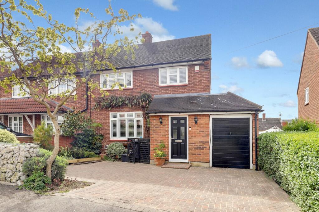 3 bed Semi-Detached House for rent in Loughton. From Woodbury Homes