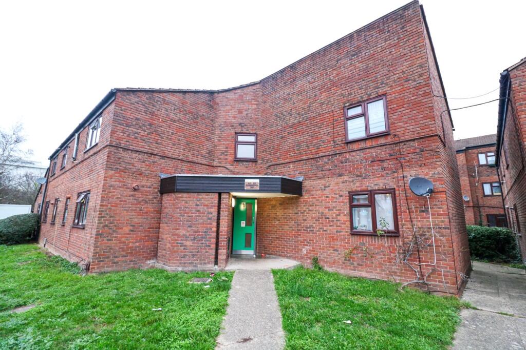 1 bed 1st Floor Flat for rent in Waltham Cross. From Woodhouse - Cheshunt