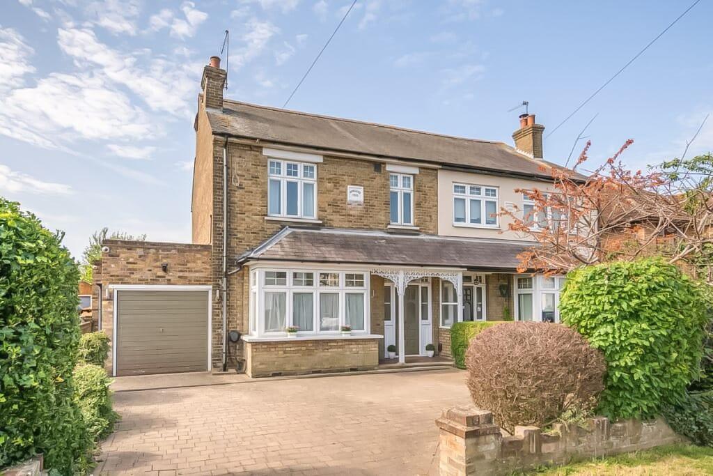 3 bed Semi Detached for rent in Goff's Oak. From Woodhouse - Cheshunt 3 bed Semi Detached for rent in Goff's Oak. From Woodhouse - Cheshunt
