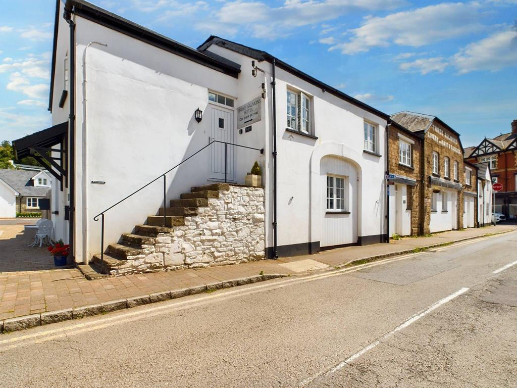 2 bed Apartment for rent in Brynbuga. From Digby Turner & Co - Usk