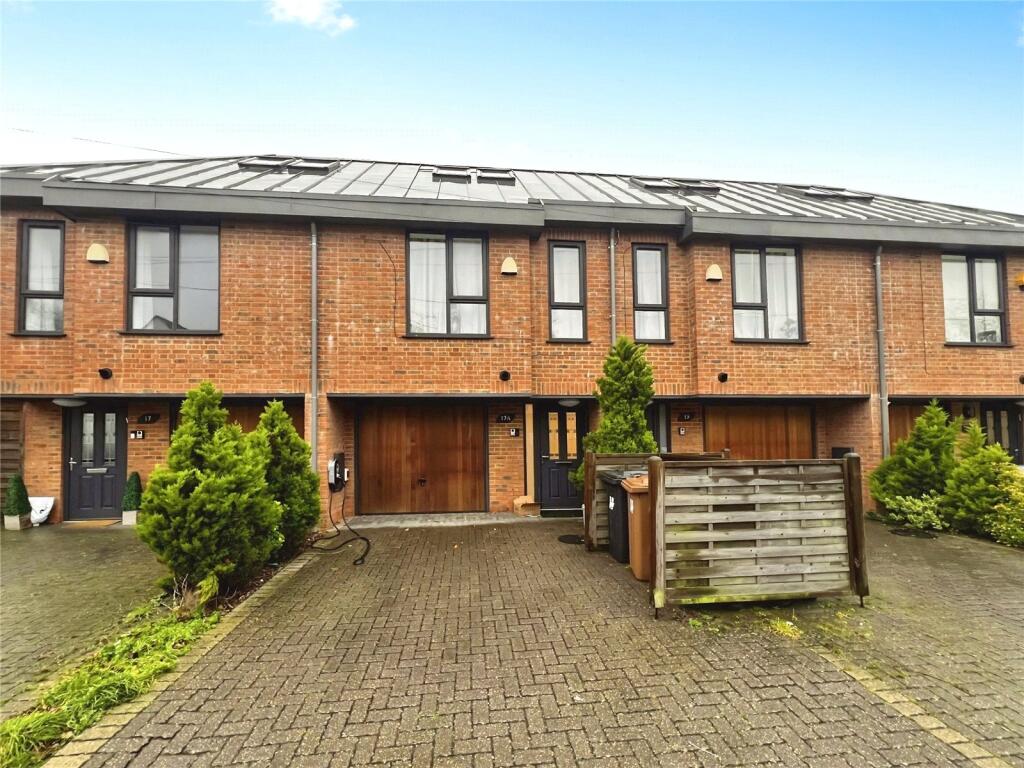 4 bed Mid Terraced House for rent in Bushey. From Your Move - Whickham 4 bed Mid Terraced House for rent in Bushey. From Your Move - Whickham