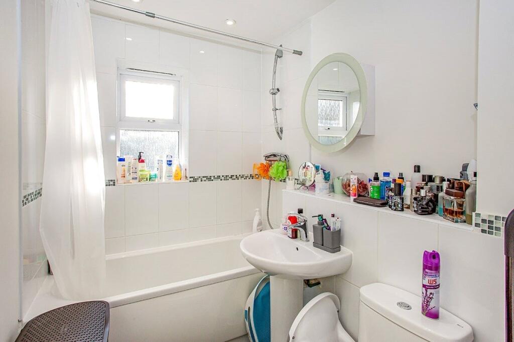 2 bed 1st Floor Flat for rent in Bushey. From Your Move - Whickham