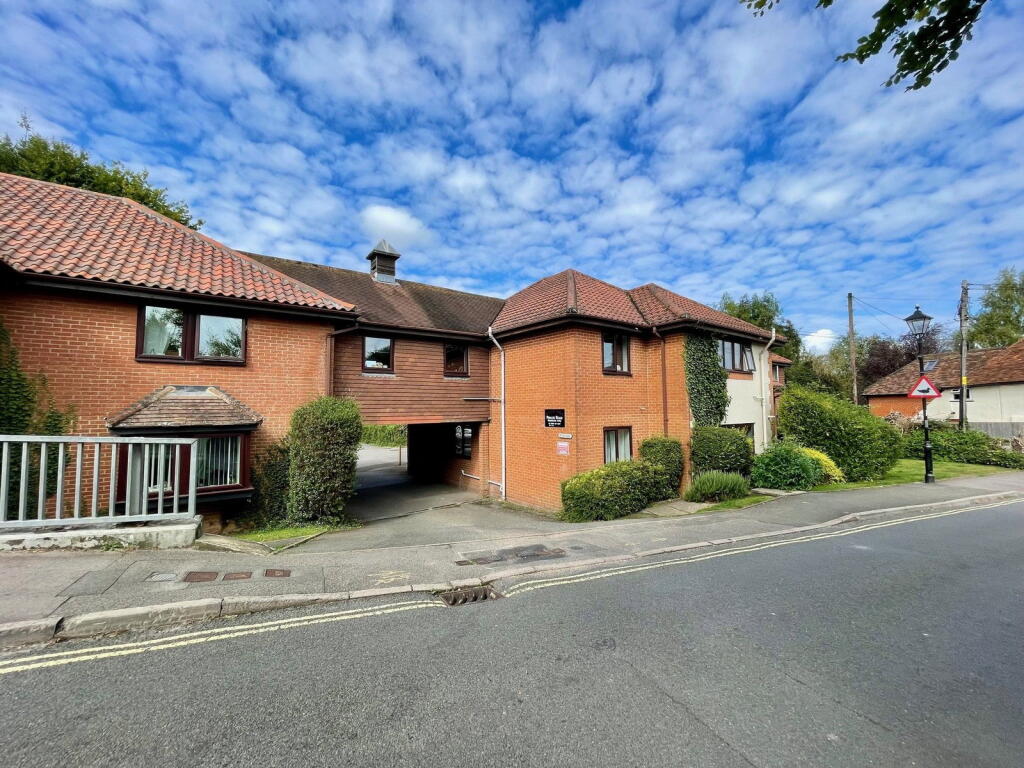 2 bed 1st Floor Flat for rent in Overton. From Downer & Co - Newbury