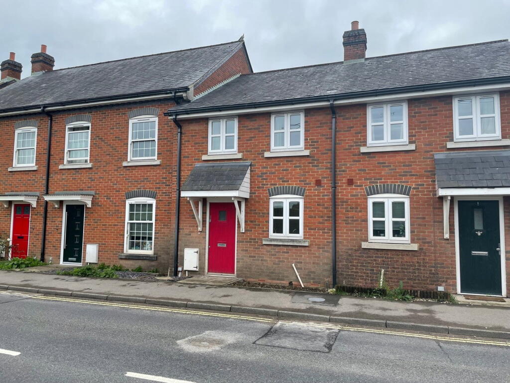 2 bed Mid Terraced House for rent in Kingsclere. From Downer & Co - Newbury
