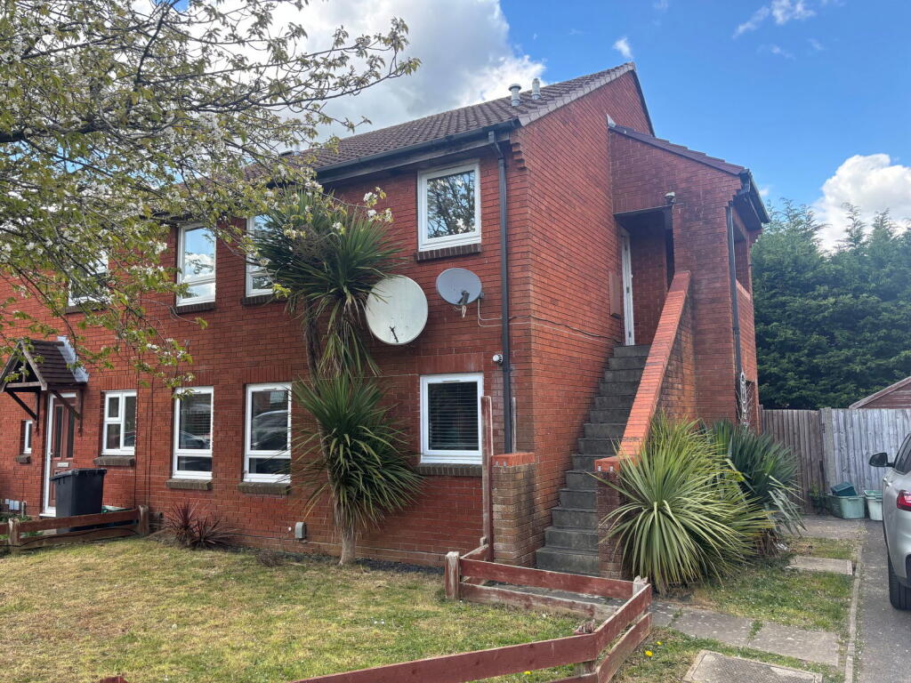 4 bed 1st Floor Flat for rent in Thatcham. From Downer & Co - Newbury 4 bed 1st Floor Flat for rent in Thatcham. From Downer & Co - Newbury