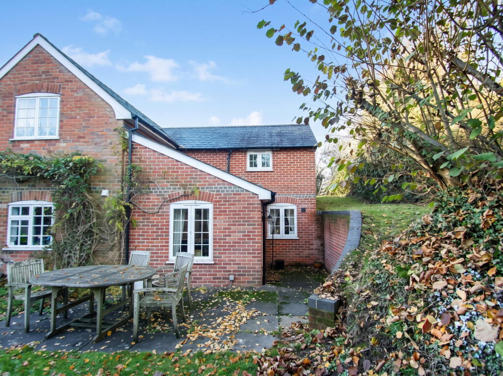 1 bed Semi Detached for rent in Kingsclere. From Downer & Co - Newbury
