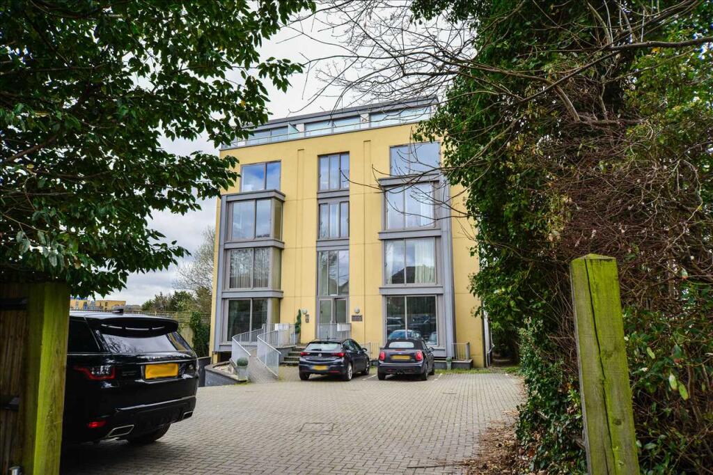 2 bed Apartment for rent in Lewisham. From London Key - Blackheath