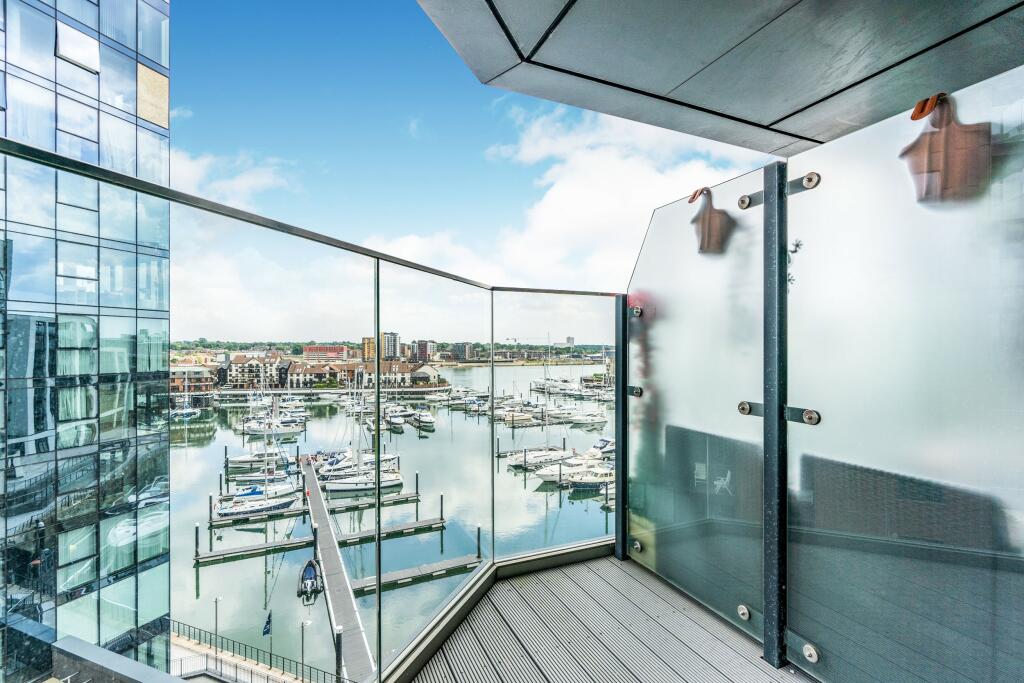 2 bed Apartment for rent in Southampton. From Leaders - Southampton Ocean Village Marina