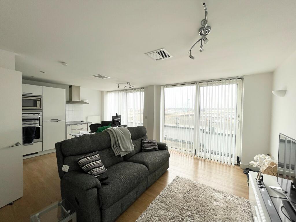 2 bed Apartment for rent in Southampton. From Leaders - Southampton Ocean Village Marina
