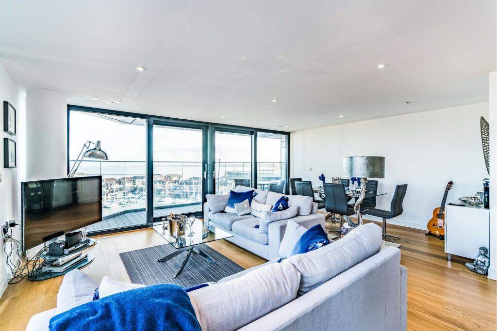3 bed Apartment for rent in Southampton. From Leaders Waterside Properties Lettings - Ocean Village