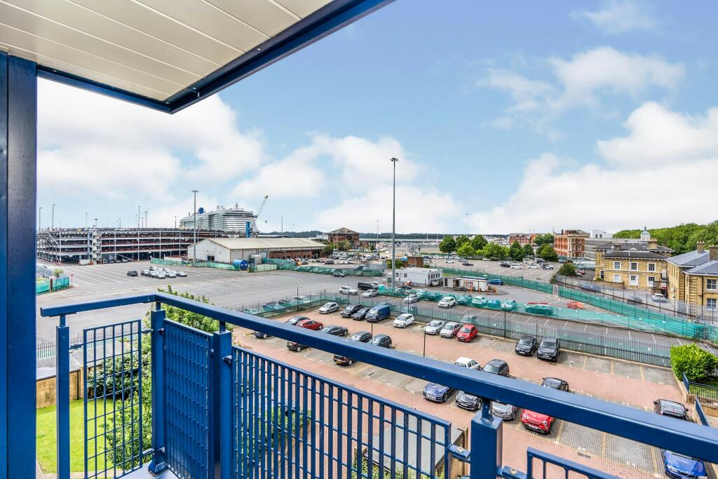 2 bed Apartment for rent in Southampton. From Leaders Waterside Properties Lettings - Ocean Village