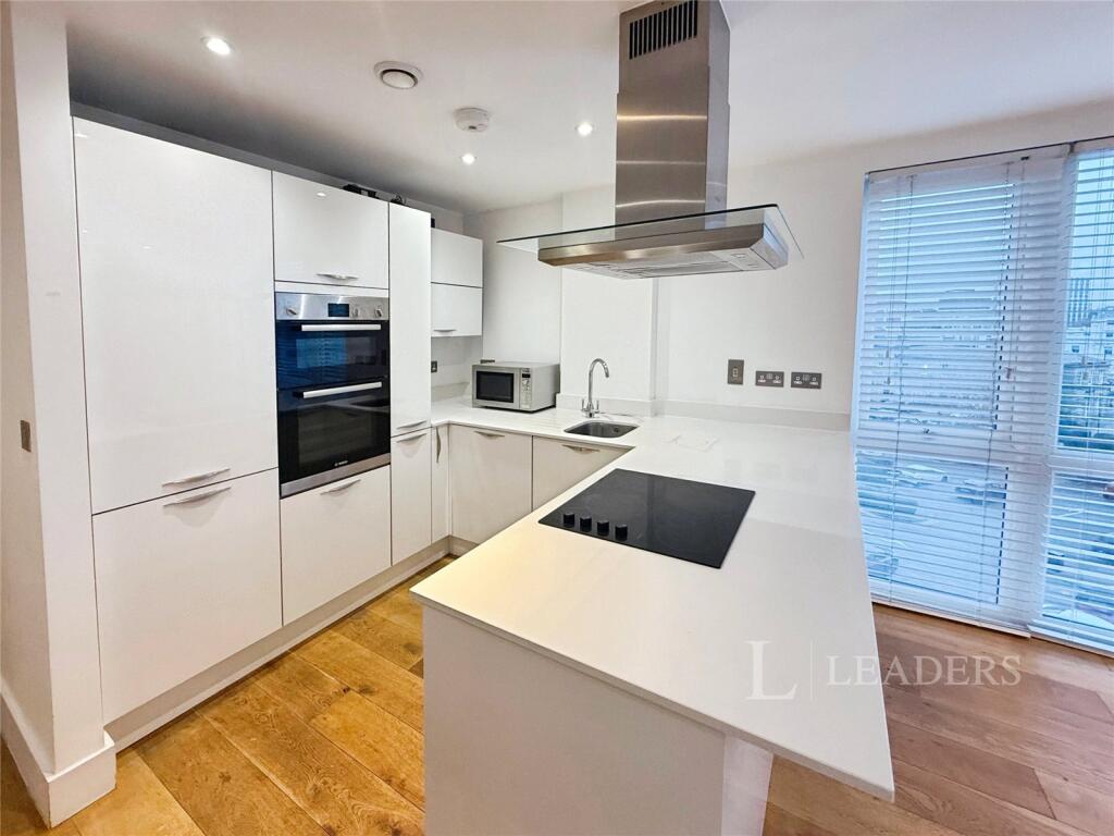 2 bed 1st Floor Flat for rent in Southampton. From Leaders Waterside Properties Sales - Ocean Village