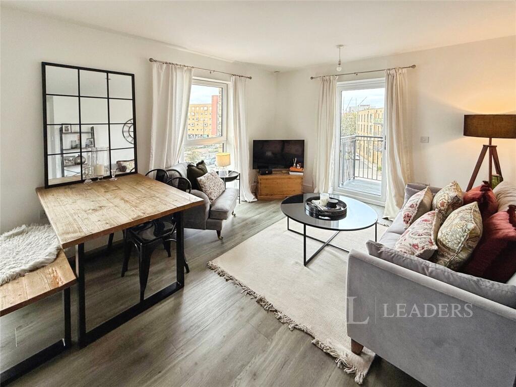 2 bed 1st Floor Flat for rent in Southampton. From Leaders Waterside Properties Sales - Ocean Village