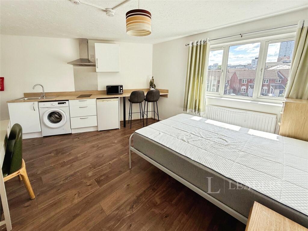 0 bed Studio for rent in Southampton. From Leaders Waterside Properties Sales - Ocean Village 0 bed Studio for rent in Southampton. From Leaders Waterside Properties Sales - Ocean Village