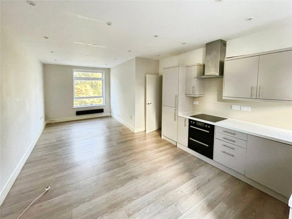 2 bed 1st Floor Flat for rent in Southampton. From Leaders Waterside Properties Sales - Ocean Village