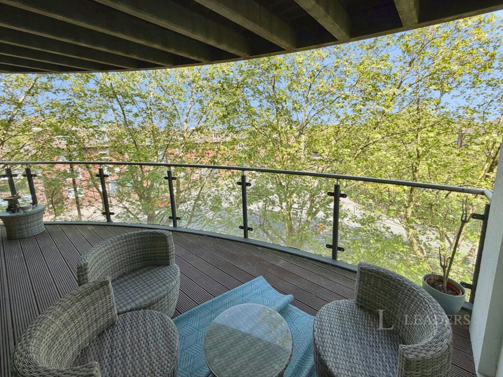 2 bed 1st Floor Flat for rent in Southampton. From Leaders Waterside Properties Sales - Ocean Village