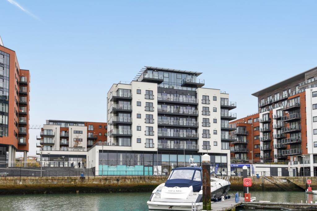 2 bed 1st Floor Flat for rent in Southampton. From Leaders Waterside Properties Sales - Ocean Village