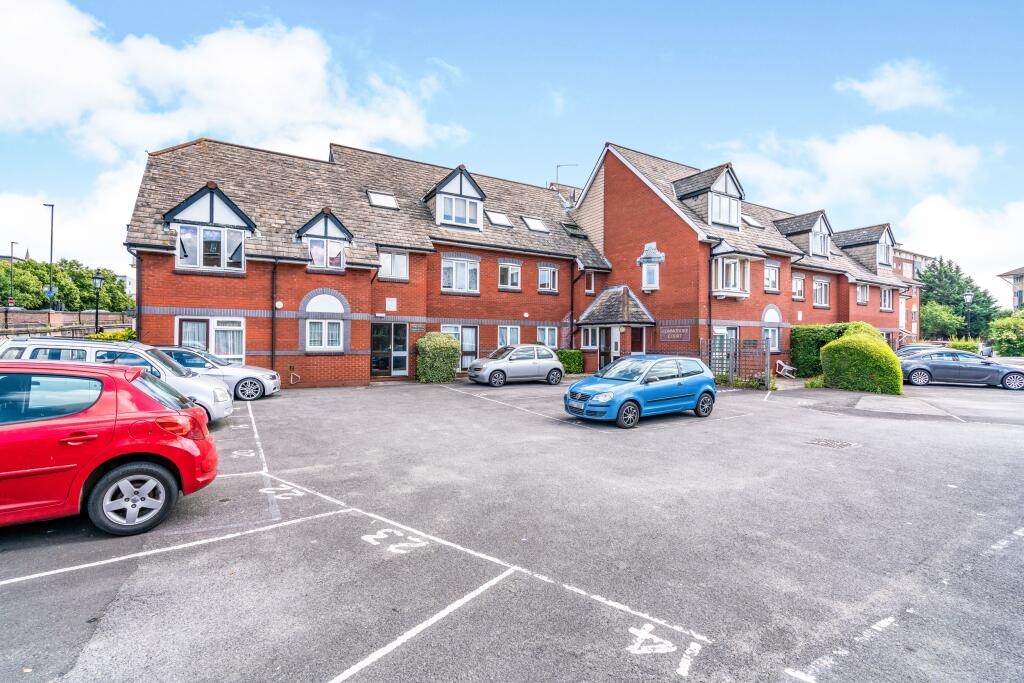 1 bed 1st Floor Flat for rent in Southampton. From Leaders Waterside Properties Sales - Ocean Village 1 bed 1st Floor Flat for rent in Southampton. From Leaders Waterside Properties Sales - Ocean Village