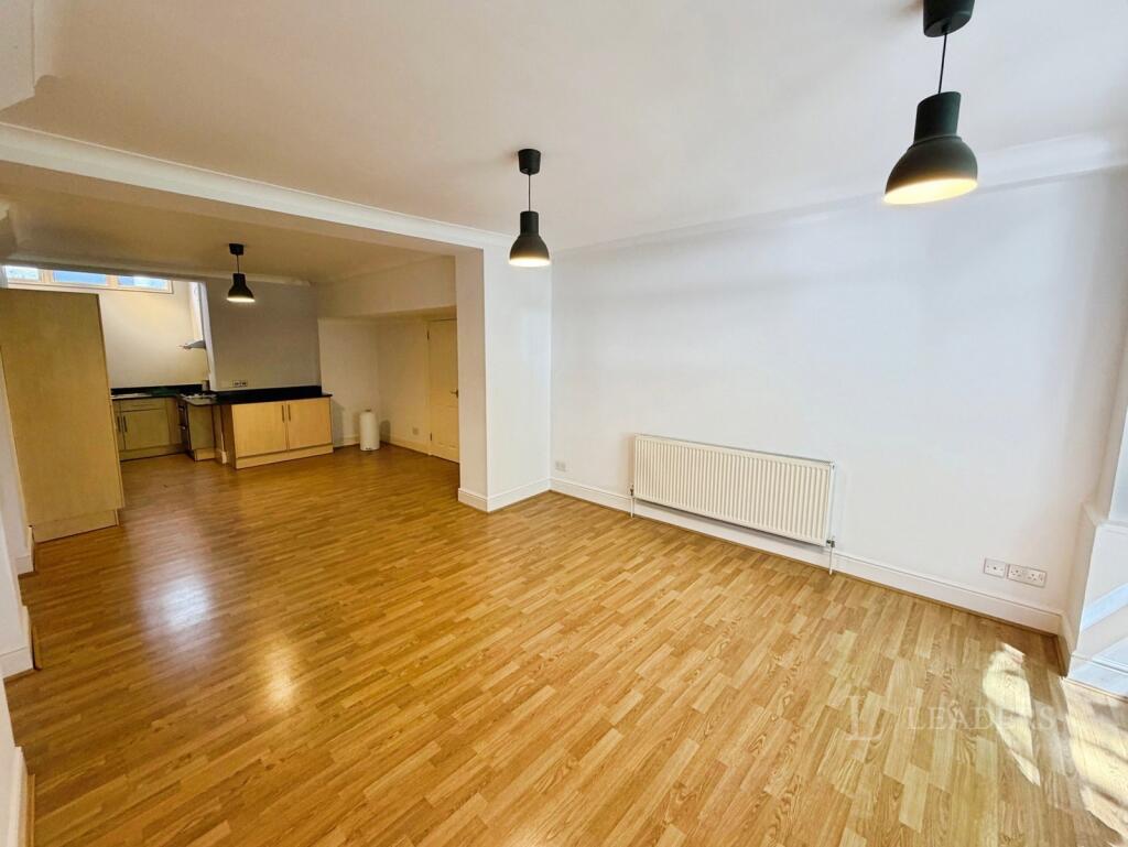 2 bed 1st Floor Flat for rent in Southampton. From Leaders Waterside Properties Sales - Ocean Village