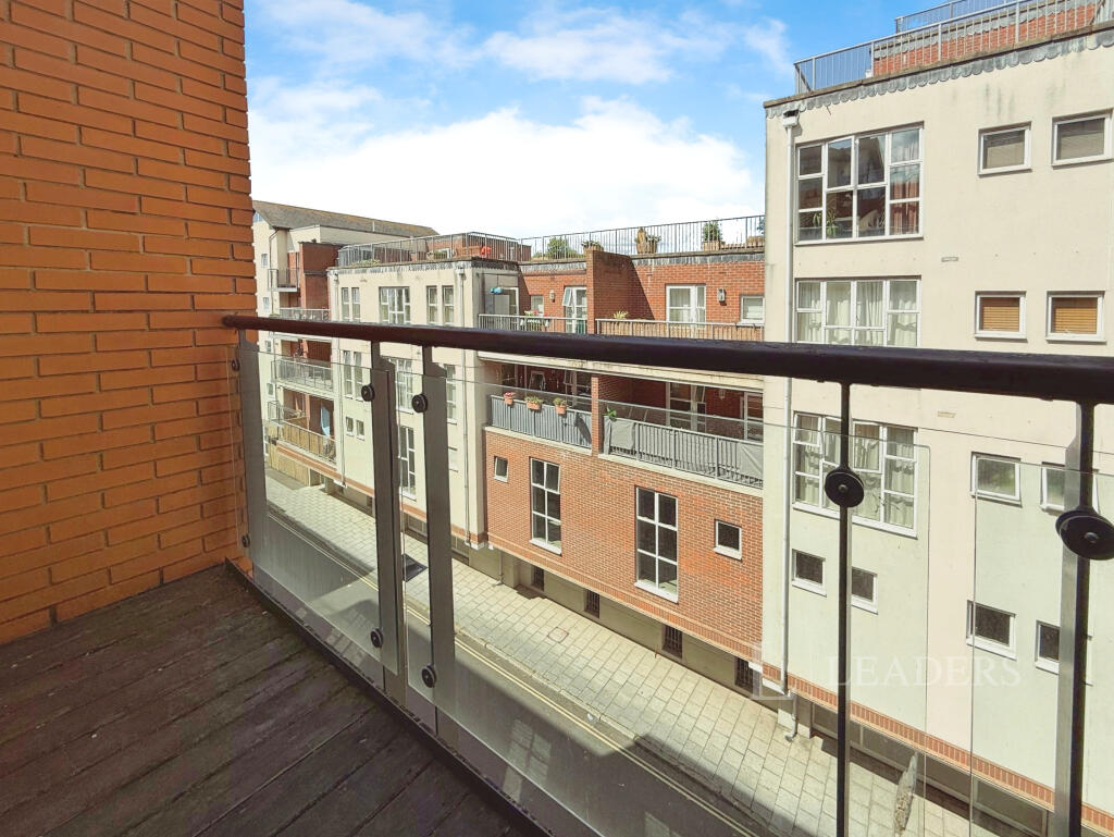 4 bed 1st Floor Flat for rent in Southampton. From Leaders Waterside Properties Sales - Ocean Village