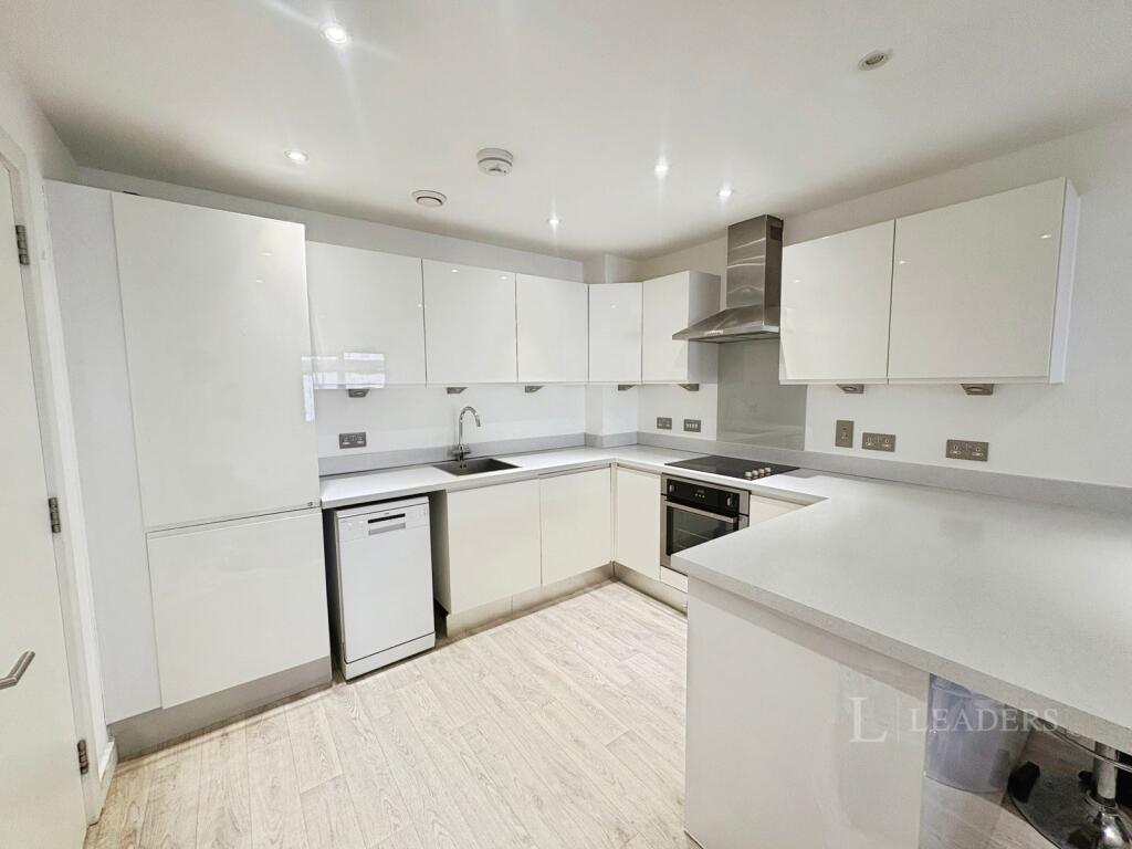 2 bed 1st Floor Flat for rent in Southampton. From Leaders Waterside Properties Sales - Ocean Village