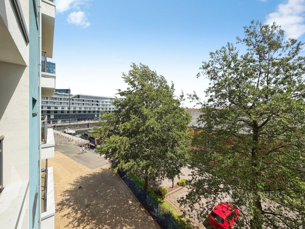 2 bed 1st Floor Flat for rent in Southampton. From Leaders Waterside Properties Sales - Ocean Village