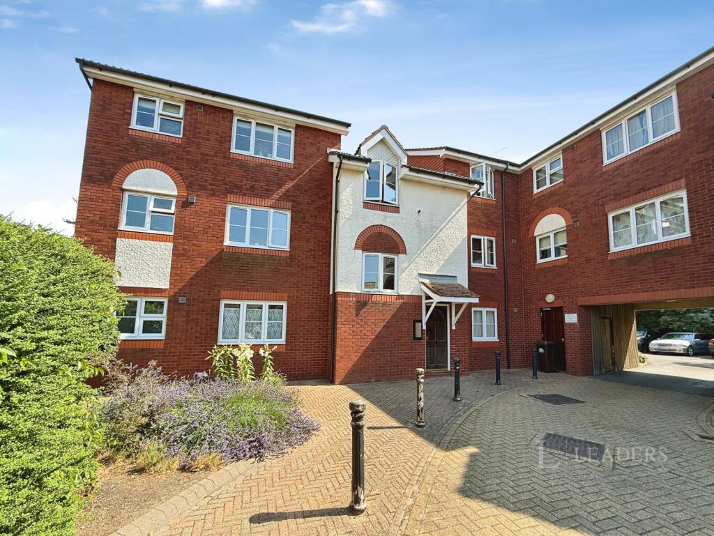 4 bed Detached for rent in Southampton. From Leaders Waterside Properties Sales - Ocean Village 4 bed Detached for rent in Southampton. From Leaders Waterside Properties Sales - Ocean Village