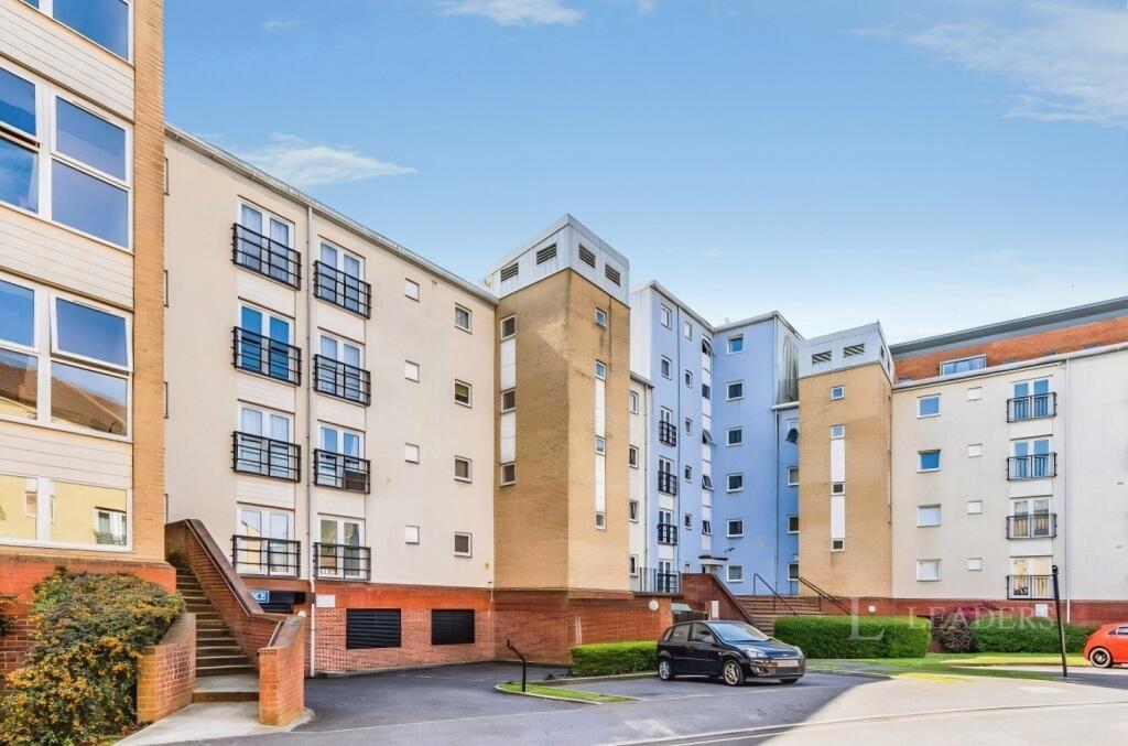 2 bed 1st Floor Flat for rent in Southampton. From Leaders Waterside Properties Sales - Ocean Village 2 bed 1st Floor Flat for rent in Southampton. From Leaders Waterside Properties Sales - Ocean Village