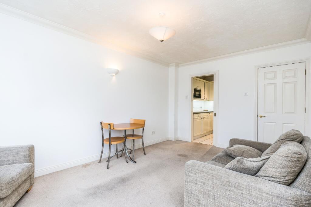 2 bed 1st Floor Flat for rent in Southampton. From Leaders Waterside Properties Sales - Ocean Village 2 bed 1st Floor Flat for rent in Southampton. From Leaders Waterside Properties Sales - Ocean Village