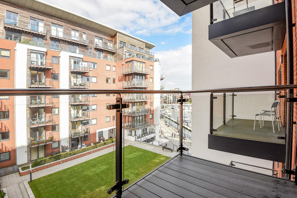 2 bed 1st Floor Flat for rent in Southampton. From Leaders Waterside Properties Sales - Ocean Village 2 bed 1st Floor Flat for rent in Southampton. From Leaders Waterside Properties Sales - Ocean Village