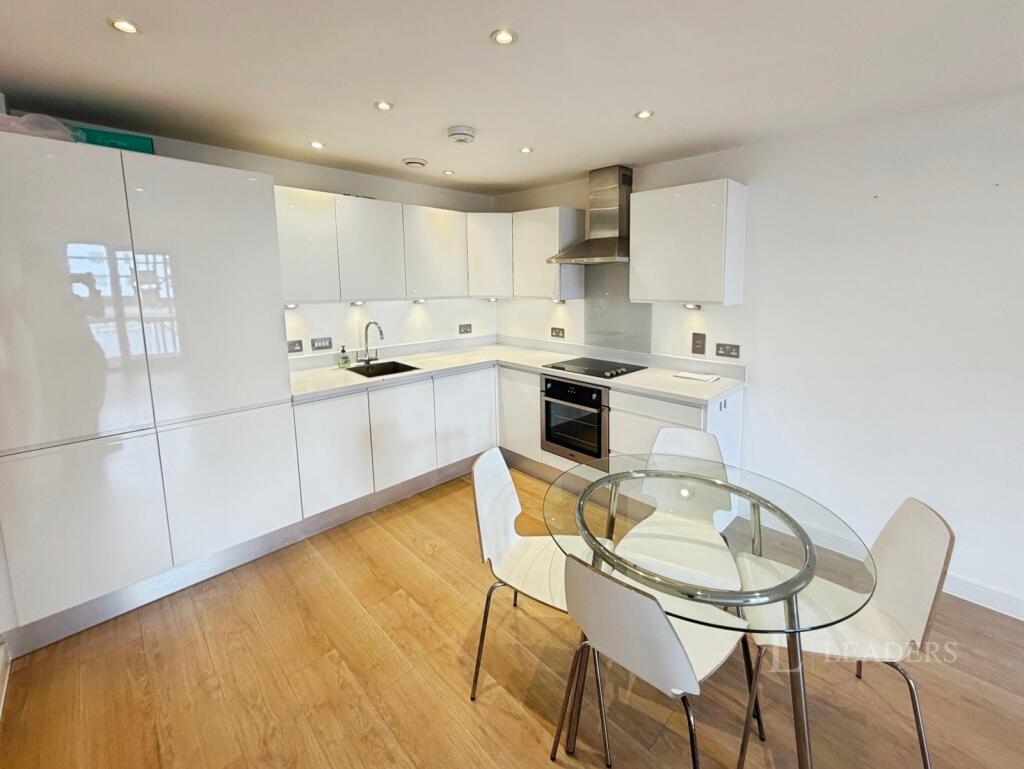 2 bed 1st Floor Flat for rent in Southampton. From Leaders Waterside Properties Sales - Ocean Village 2 bed 1st Floor Flat for rent in Southampton. From Leaders Waterside Properties Sales - Ocean Village