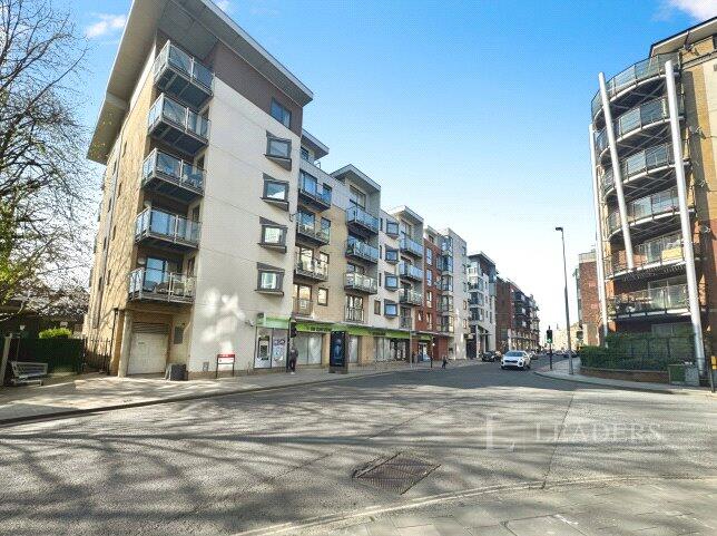 4 bed 1st Floor Flat for rent in Southampton. From Leaders Waterside Properties Sales - Ocean Village 4 bed 1st Floor Flat for rent in Southampton. From Leaders Waterside Properties Sales - Ocean Village