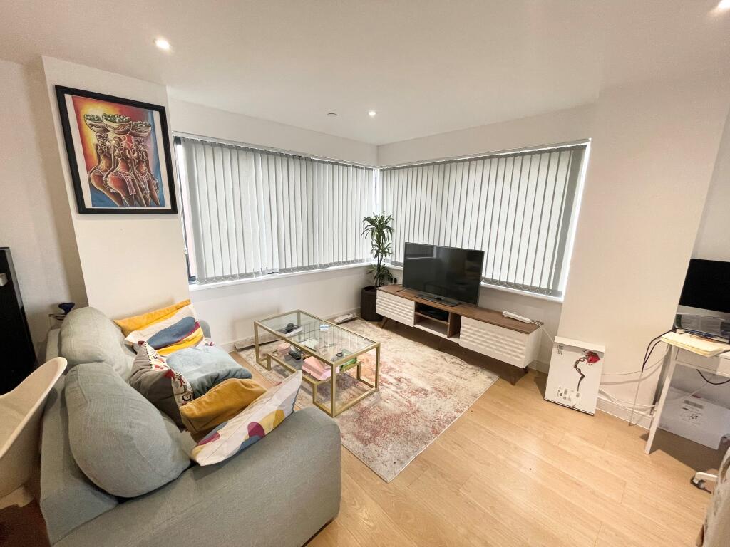 2 bed 1st Floor Flat for rent in Southampton. From Leaders Waterside Properties Sales - Ocean Village 2 bed 1st Floor Flat for rent in Southampton. From Leaders Waterside Properties Sales - Ocean Village