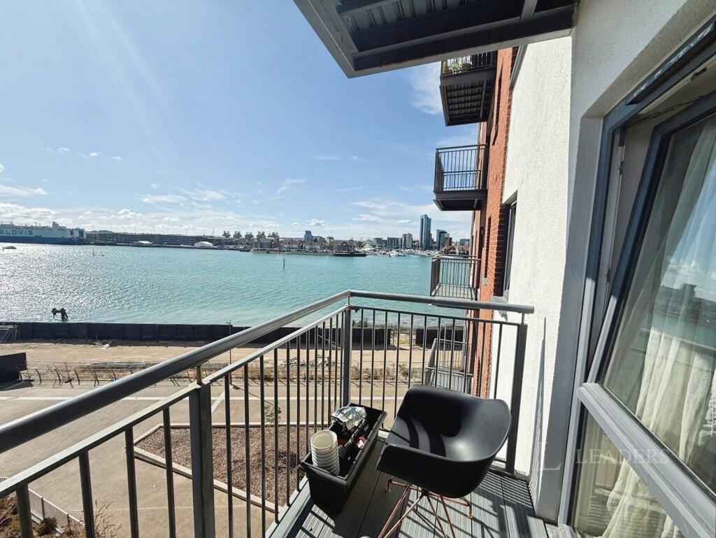 2 bed 1st Floor Flat for rent in Old Netley. From Leaders Waterside Properties Sales - Ocean Village