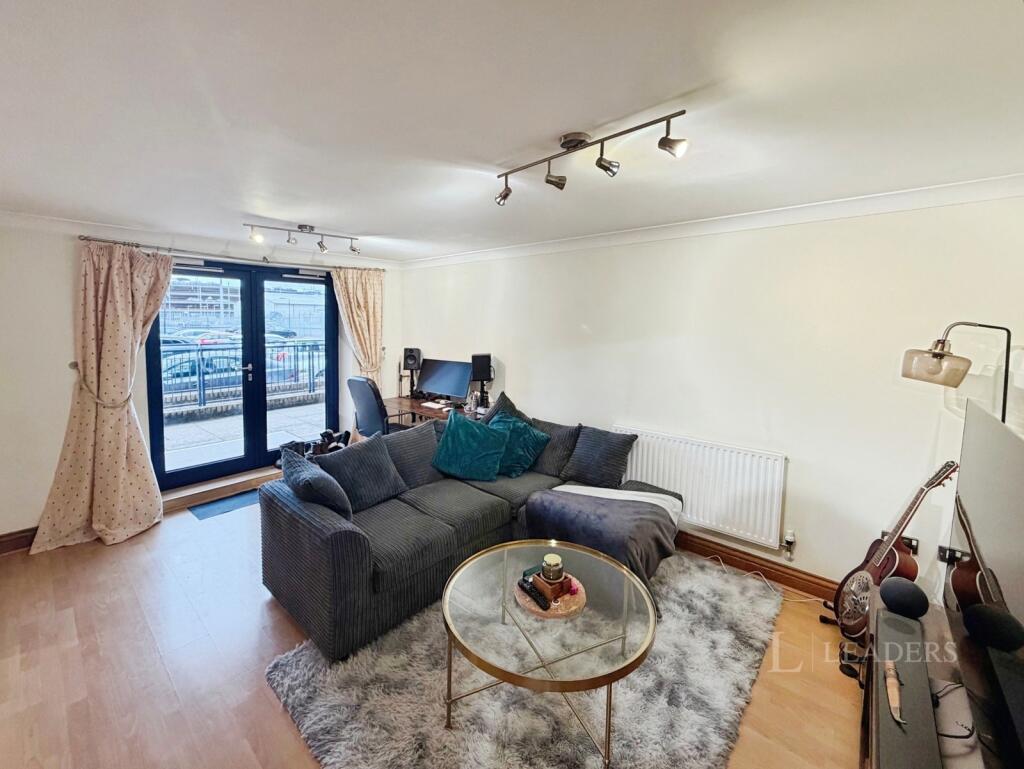 1 bed 1st Floor Flat for rent in Southampton. From Leaders Waterside Properties Sales - Ocean Village 1 bed 1st Floor Flat for rent in Southampton. From Leaders Waterside Properties Sales - Ocean Village