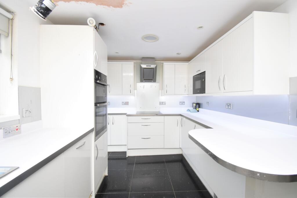 4 bed Town House for rent in Erith. From Acorn - Belvedere