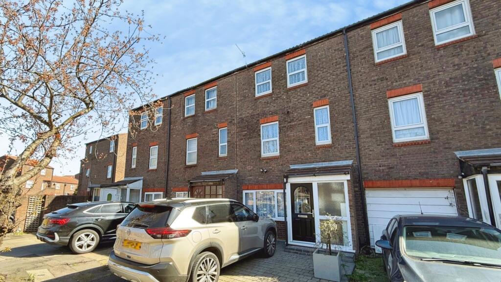 5 bed Mid Terraced House for rent in Erith. From Acorn - Belvedere 5 bed Mid Terraced House for rent in Erith. From Acorn - Belvedere