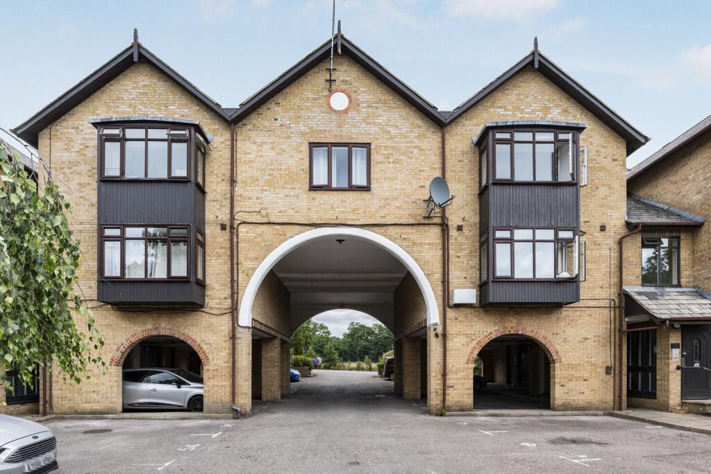 4 bed Studio for rent in Erith. From Acorn - Belvedere