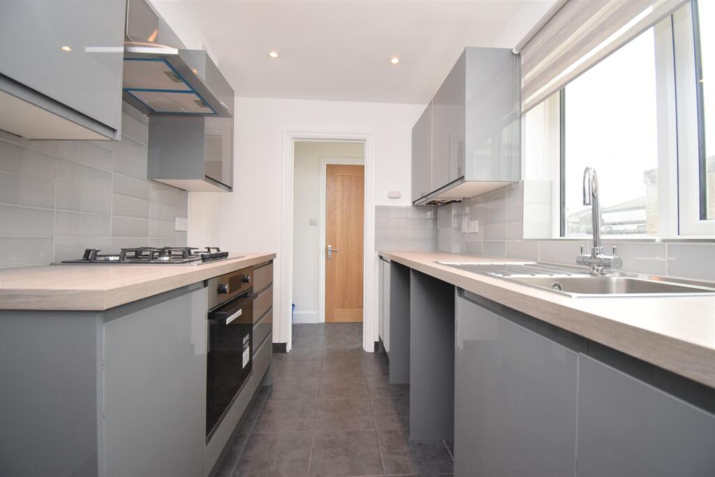 2 bed Mid Terraced House for rent in Erith. From Acorn - Northumberland Heath