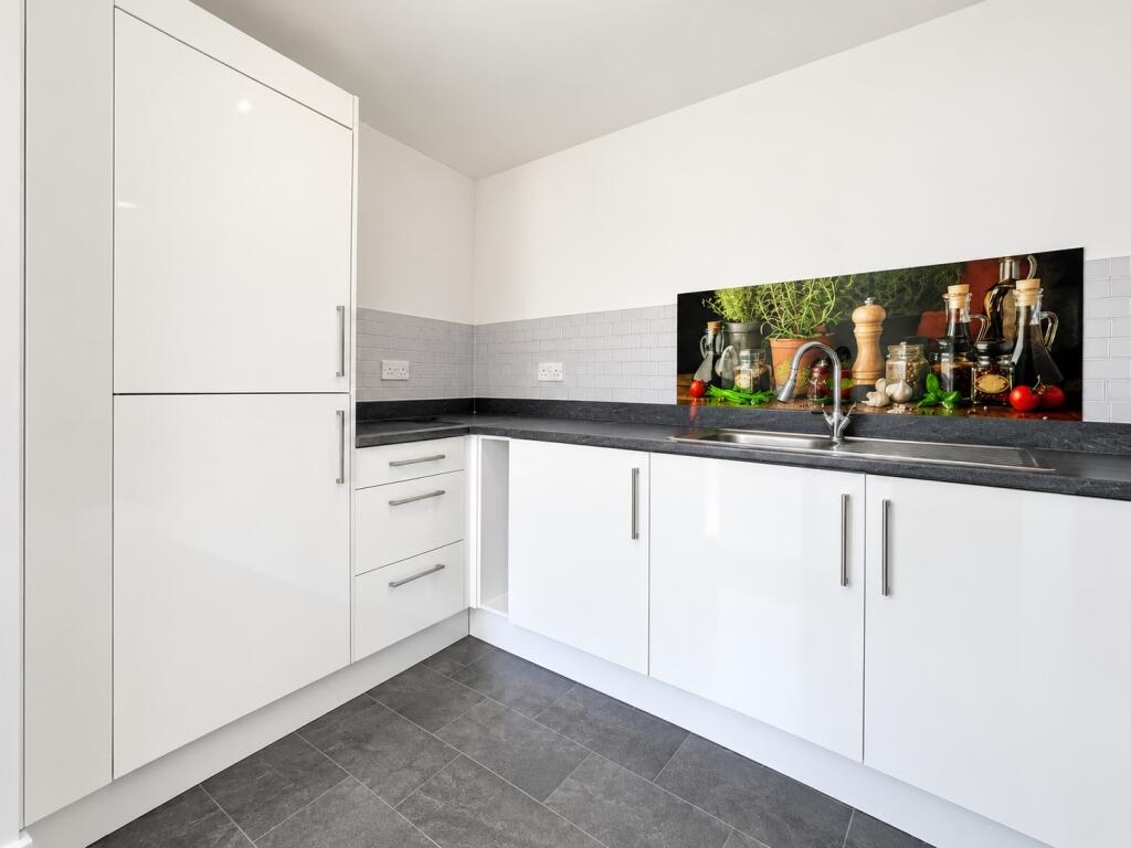 2 bed 1st Floor Flat for rent in Swanley. From Langford Russell - Swanley